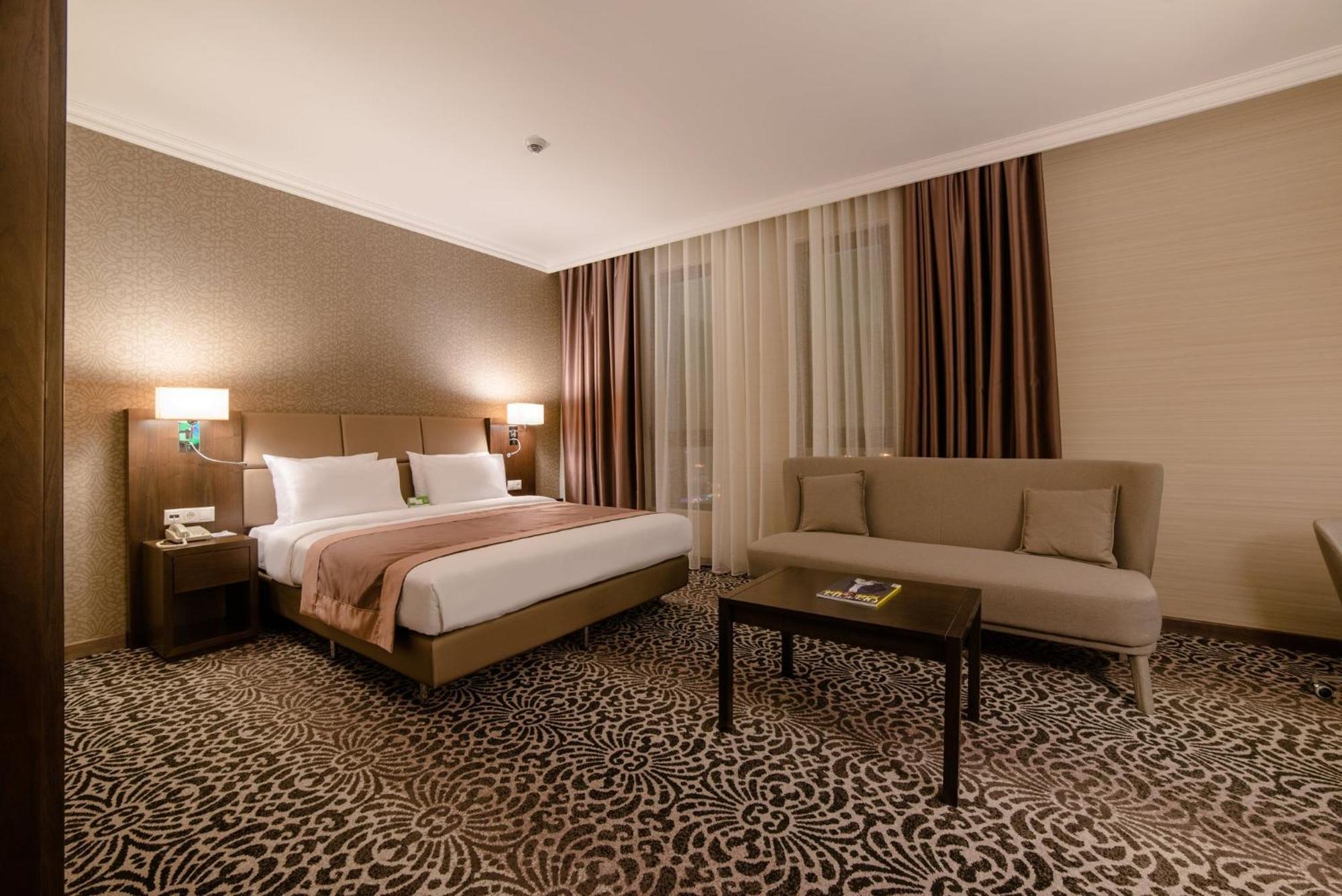 Holiday Inn Aktau By Ihg Eksteriør billede