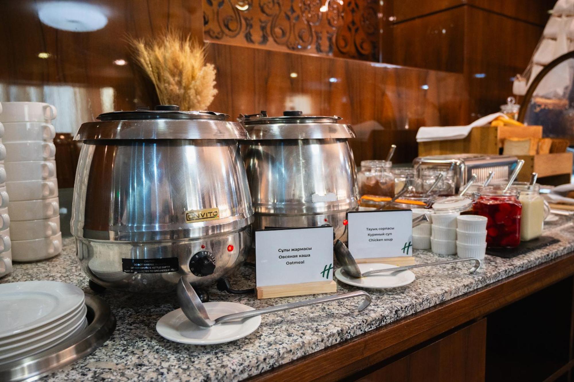 Holiday Inn Aktau By Ihg Eksteriør billede