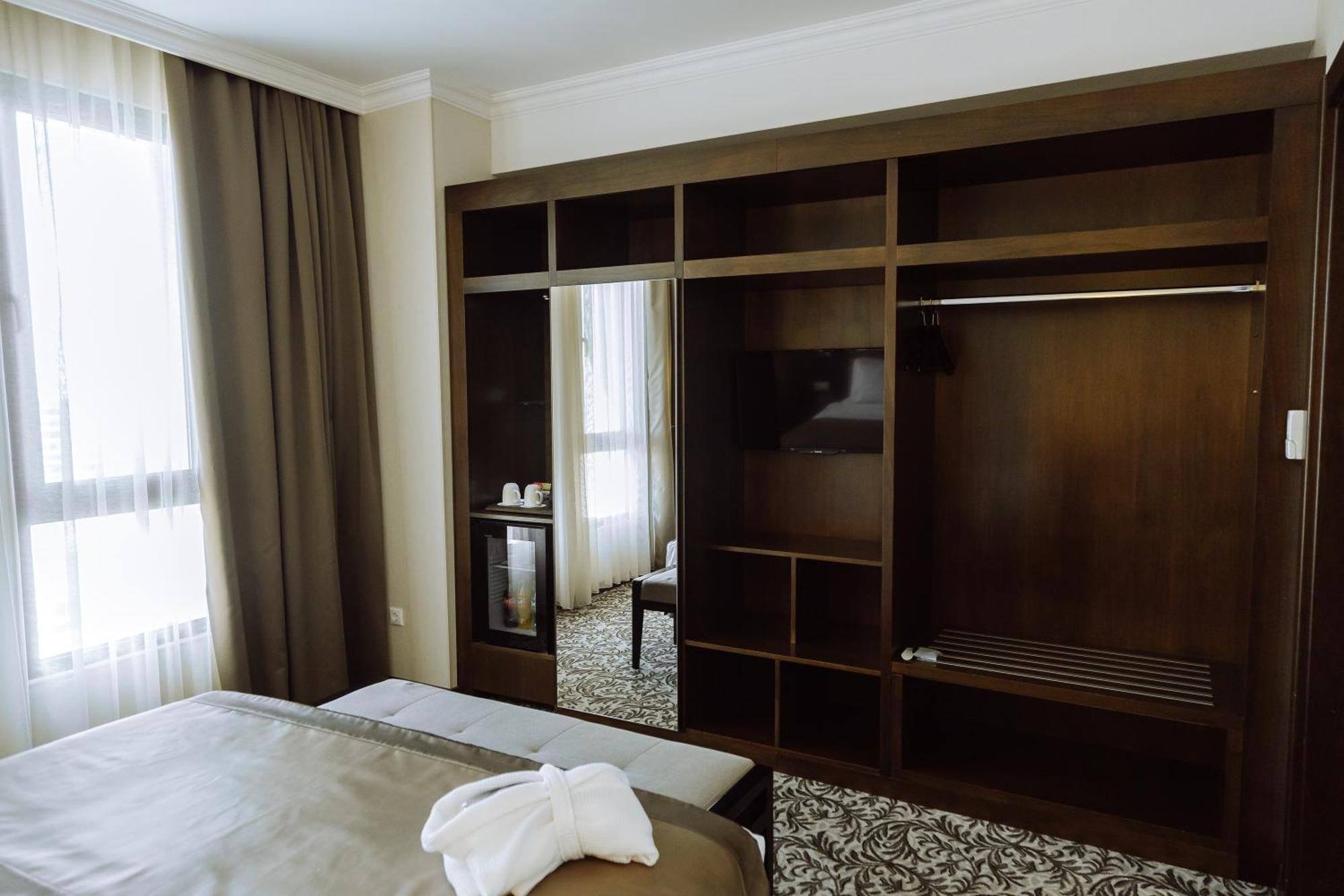 Holiday Inn Aktau By Ihg Eksteriør billede