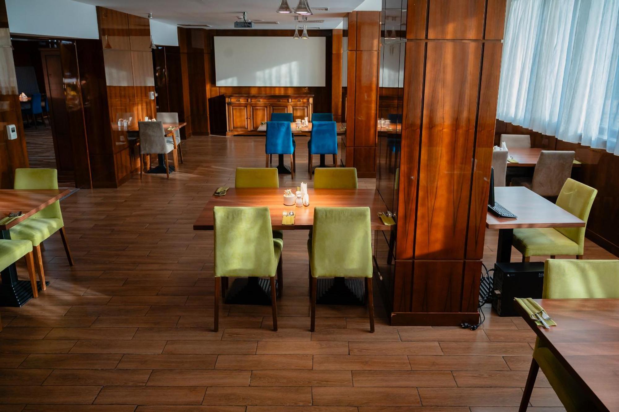 Holiday Inn Aktau By Ihg Eksteriør billede