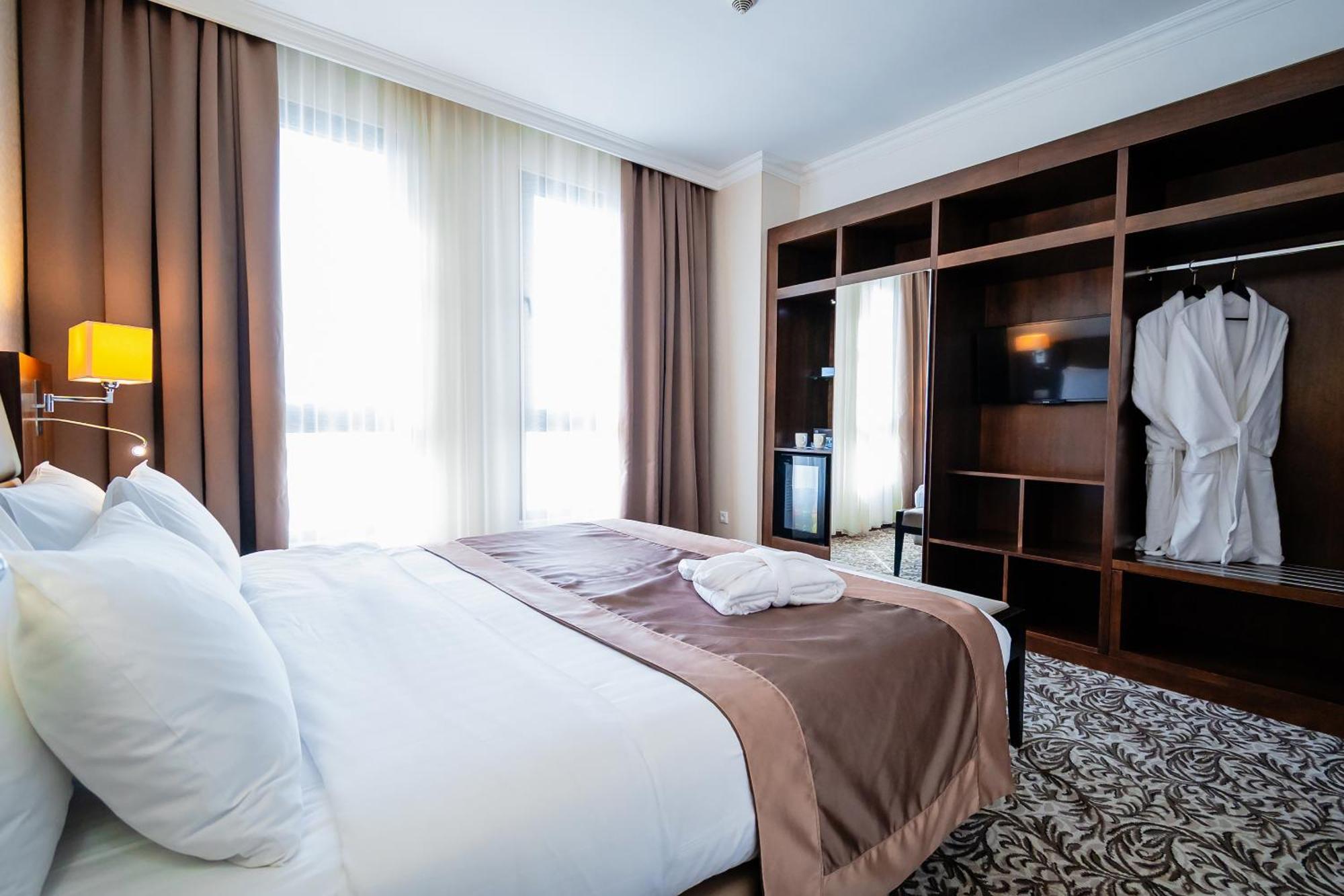 Holiday Inn Aktau By Ihg Eksteriør billede