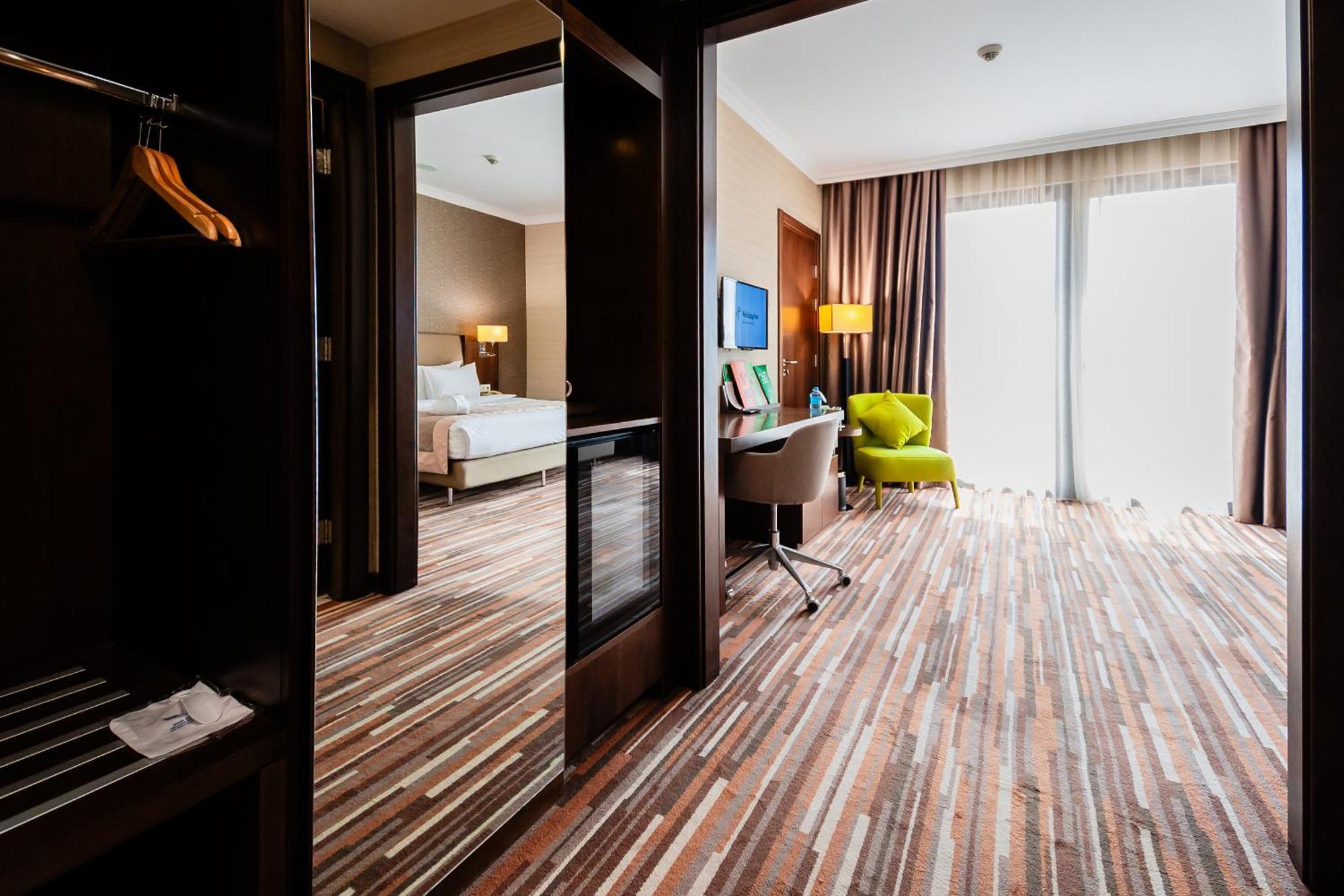 Holiday Inn Aktau By Ihg Eksteriør billede