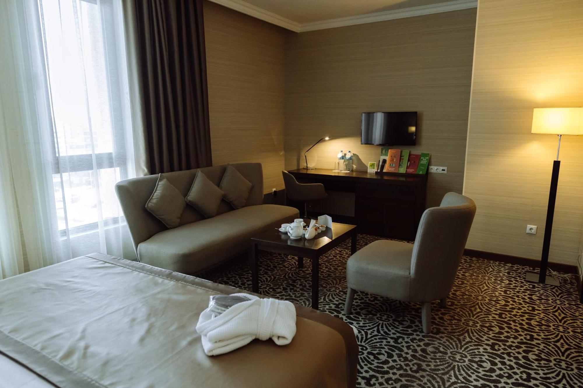 Holiday Inn Aktau By Ihg Eksteriør billede