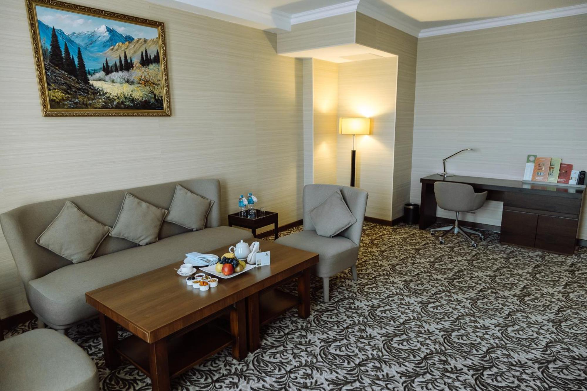 Holiday Inn Aktau By Ihg Eksteriør billede